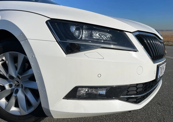 Skoda Superb cena 83000 przebieg: 142500, rok produkcji 2018 z Nysa małe 436